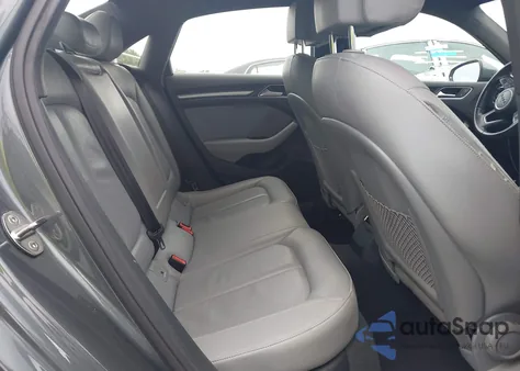 2018 Audi A3 2.0T Premium/2.0T Tech Premium z USA, uszkodzony, nr VIN WAUAUGFF5J1042315